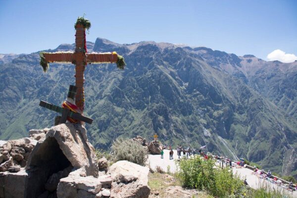 CONVENTIONAL TOUR WITH SOME SHORT TREKS COLCA CANYON 2 DAYS 1 NIGHT – OVERNIGHT IN HOMESTAY IN COPORAQUE