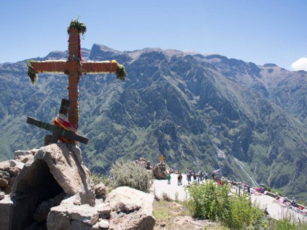 CONVENTIONAL TOUR WITH SOME SHORT TREKS COLCA CANYON 2 DAYS 1 NIGHT – OVERNIGHT IN HOMESTAY IN COPORAQUE
